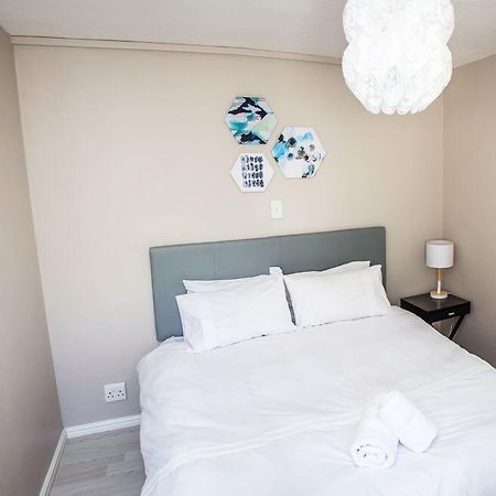 Mulenvo Guest House Bloubergstrand Bagian luar foto